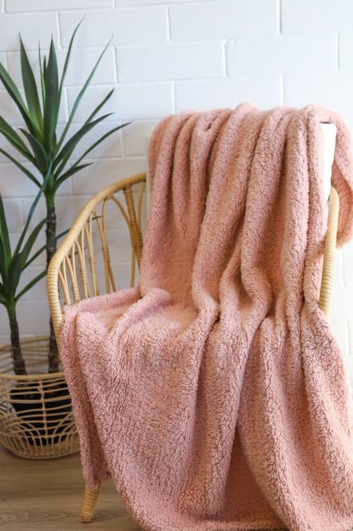 Casa Rosso Sherpa Throw Light Mauve 127x152cm - Image 4